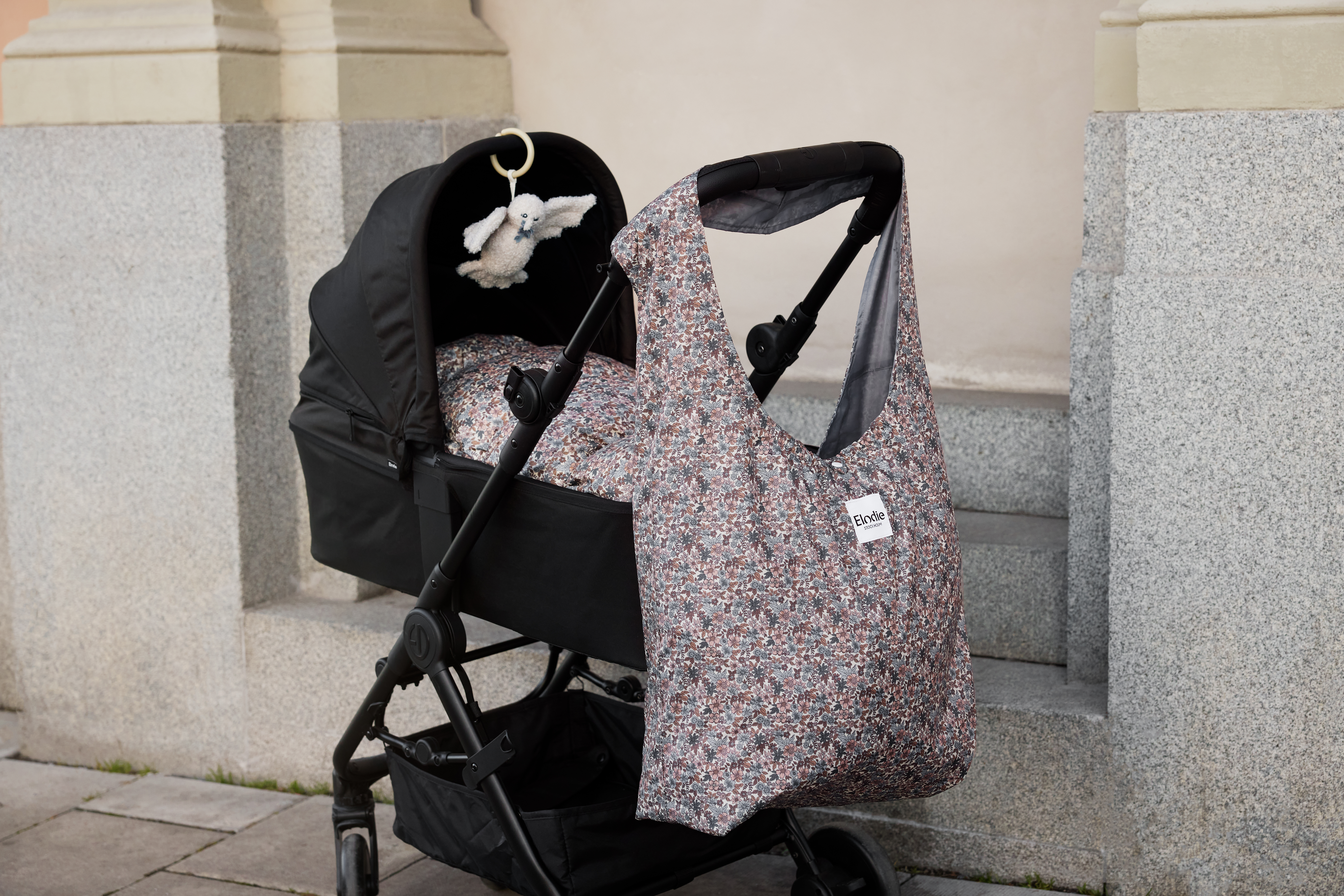 7333222013729-80820115120NA-Mondo-Carry Cot-Black-LP